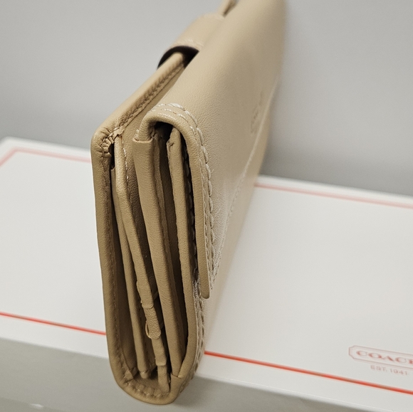 NWOT Coach Wallet - Picture 6 of 12